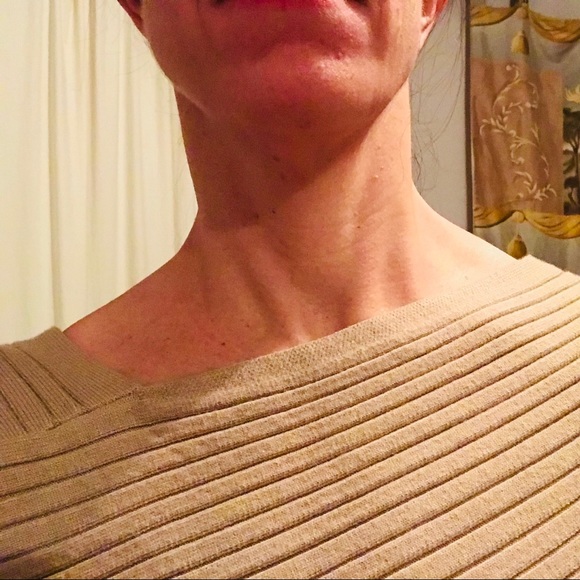 Asymmetrical Ribbed Pullover - Picture 5 of 5